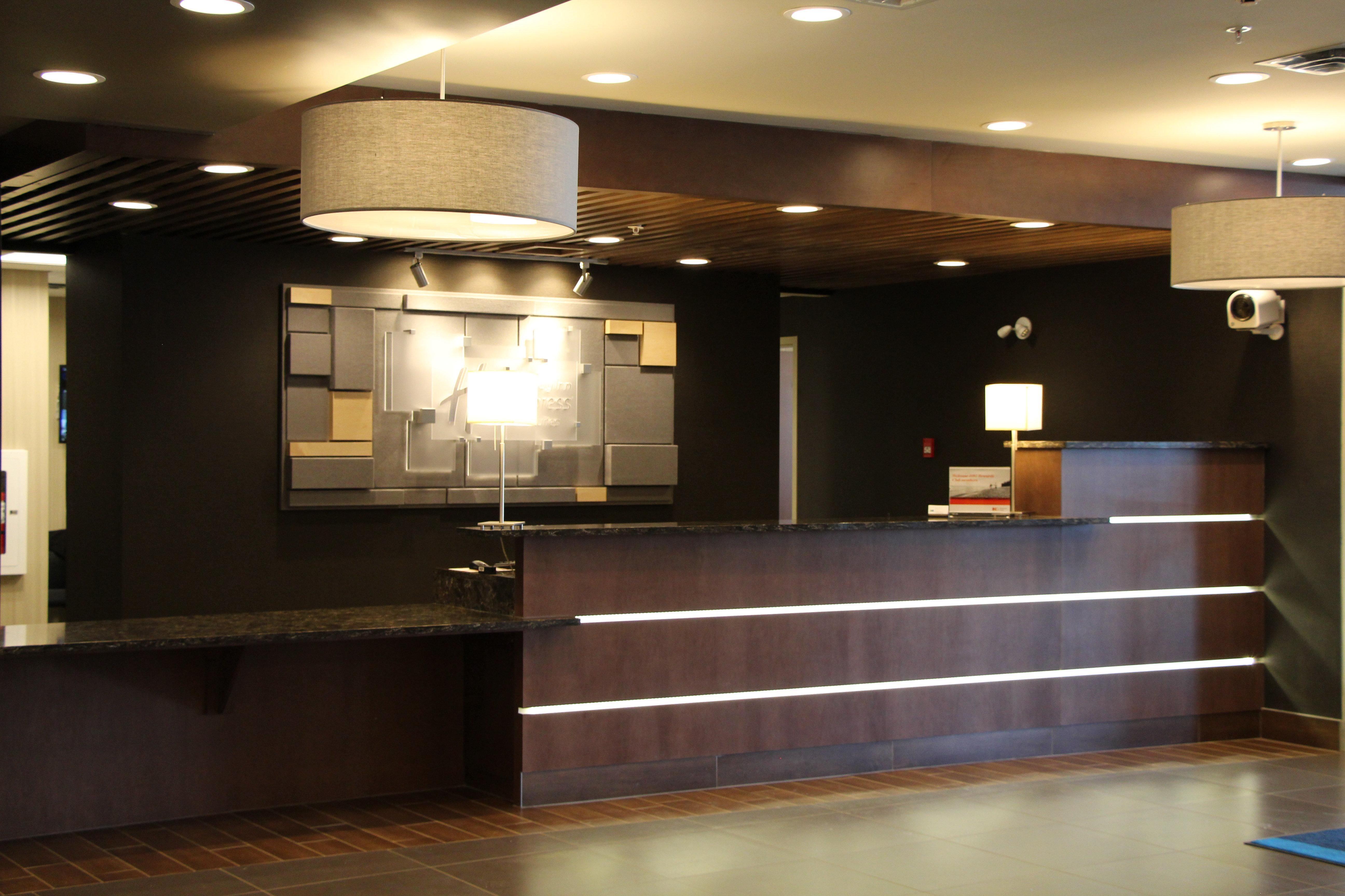 Holiday Inn Express & Suites Cold Lake By Ihg Екстер'єр фото