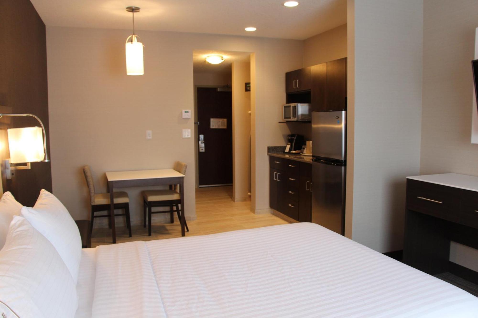 Holiday Inn Express & Suites Cold Lake By Ihg Екстер'єр фото