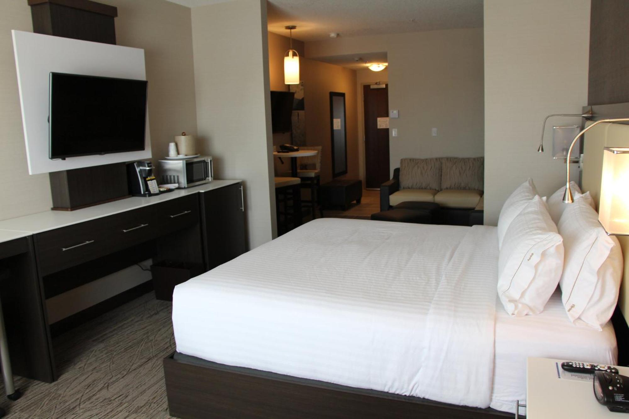 Holiday Inn Express & Suites Cold Lake By Ihg Екстер'єр фото