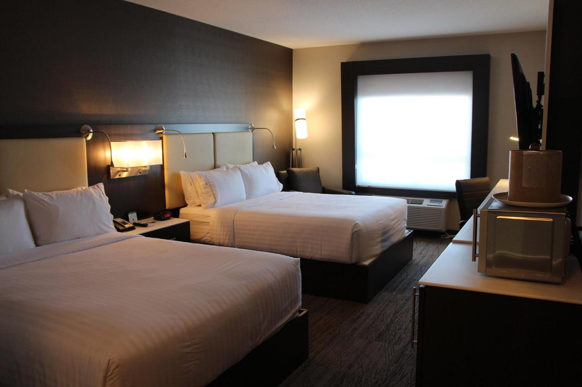 Holiday Inn Express & Suites Cold Lake By Ihg Екстер'єр фото