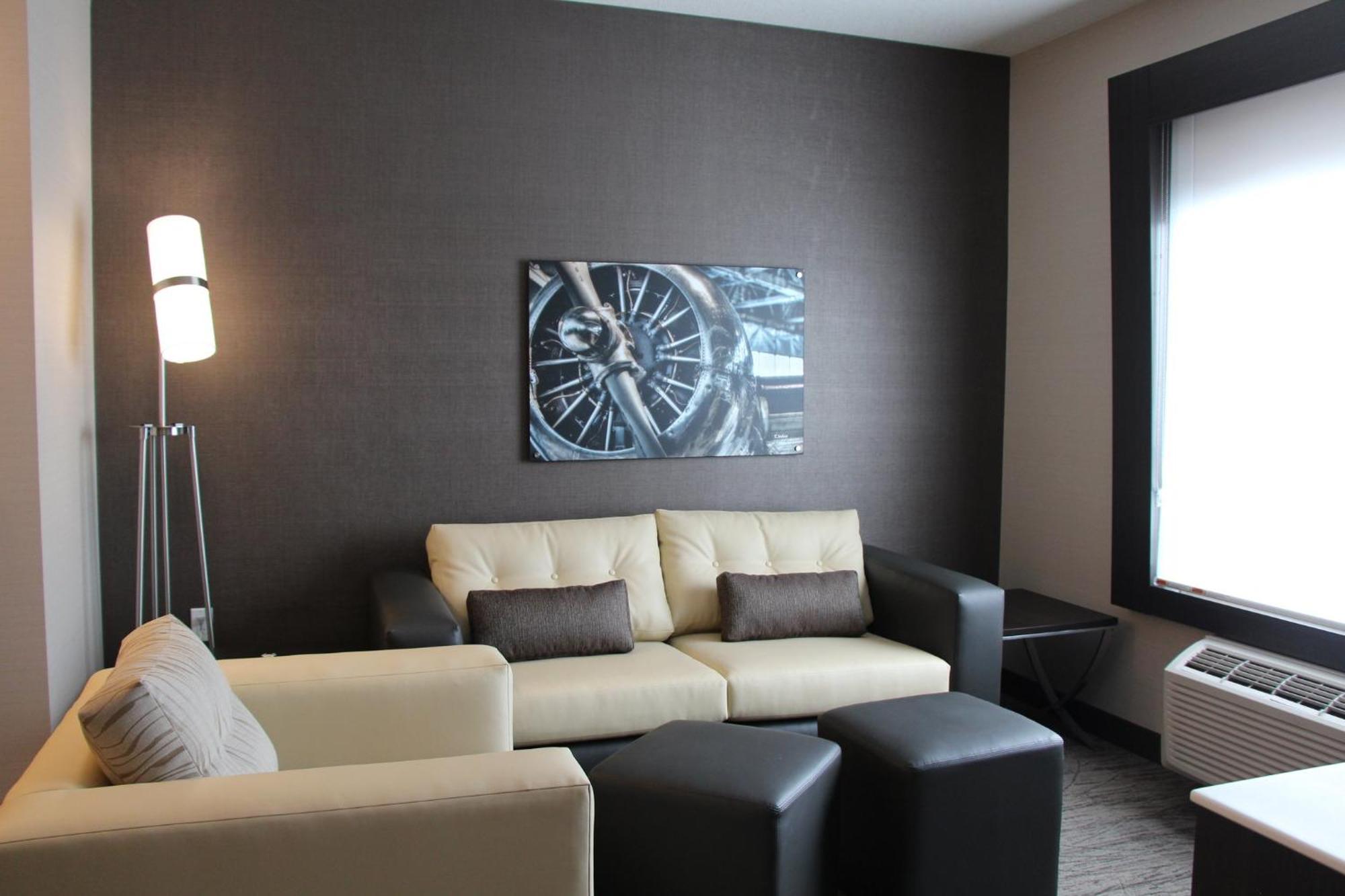 Holiday Inn Express & Suites Cold Lake By Ihg Екстер'єр фото